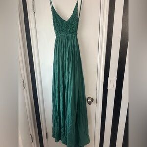 Boutique Emerald Green Lace Maxi Dress – Size Medium (NWT)